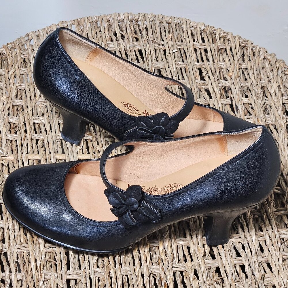SOFTT Black Leather Pumps, Women's size 7.5 M